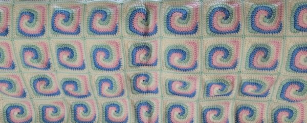 Spiral granny square baby blanket - Image 2