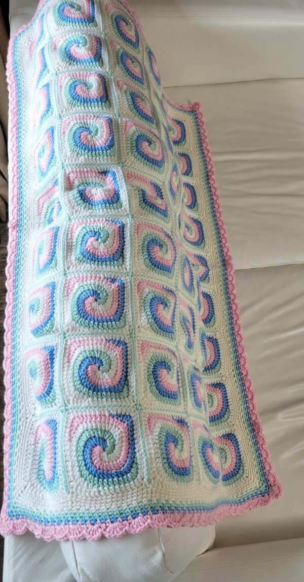 Spiral granny square baby blanket - Image 3