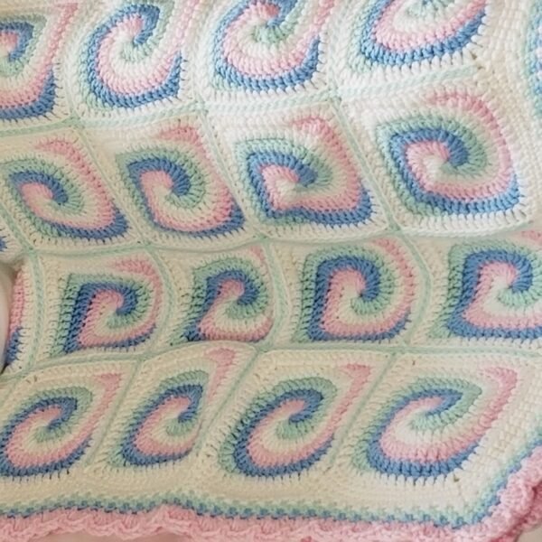 Spiral granny square baby blanket - Image 5