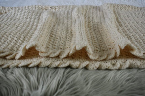 Cream swirly baby blanket set - Image 5