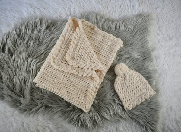 Cream swirly baby blanket set - Image 7