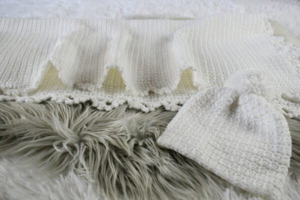 Snowy white mesh baby blanket set - Image 3