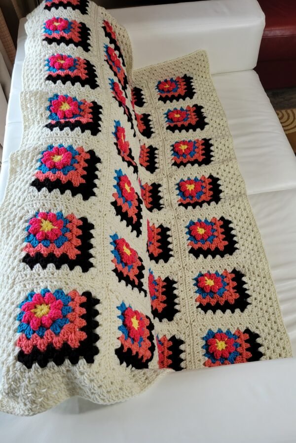 Pink daisy blanket/throw - Image 2