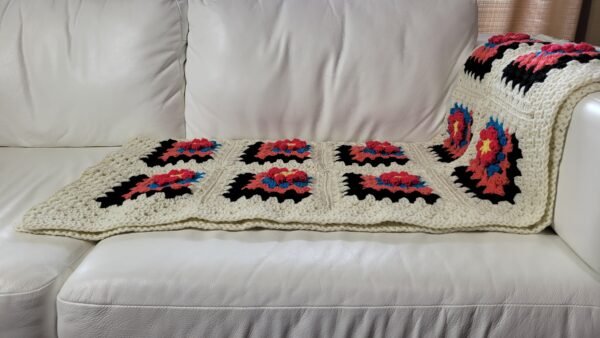 Pink daisy blanket/throw - Image 10