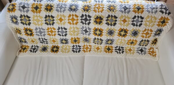 Sunrise granny square blanket - Image 2