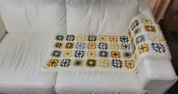 Sunrise granny square blanket - Image 6