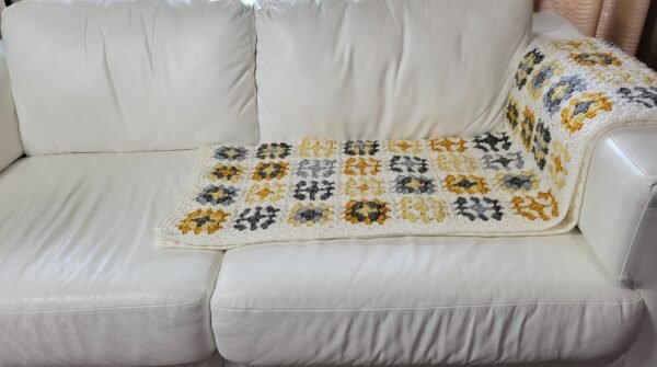 Sunrise granny square blanket - Image 7