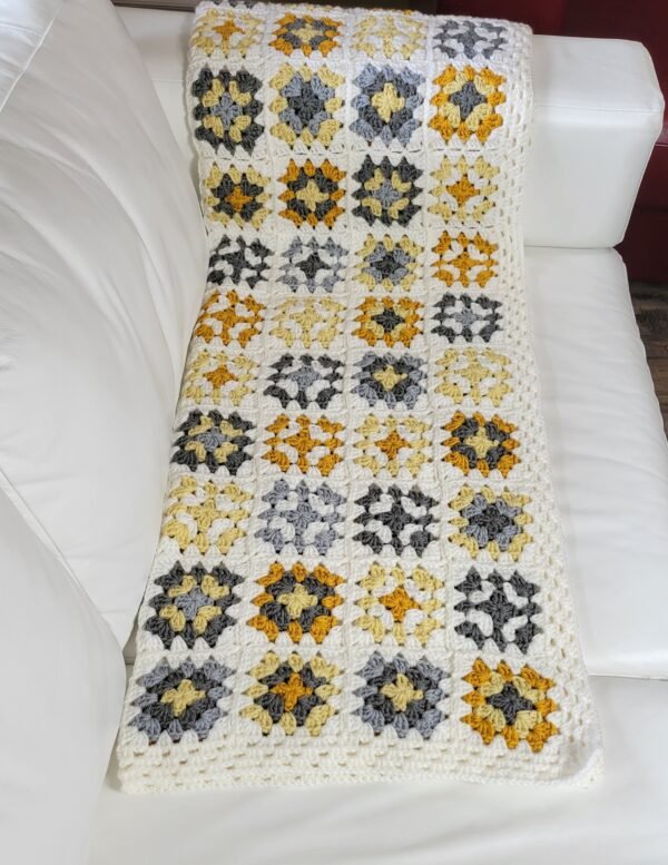 Sunrise granny square blanket - Image 9