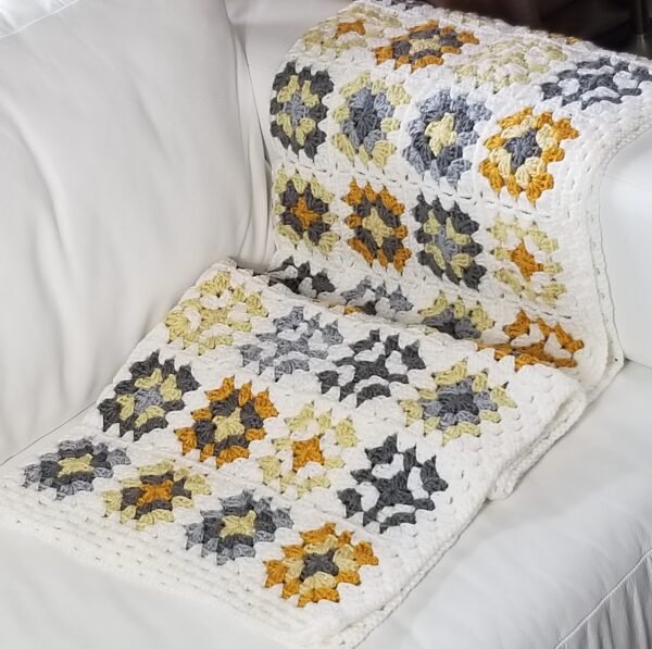 Sunrise granny square blanket - Image 13