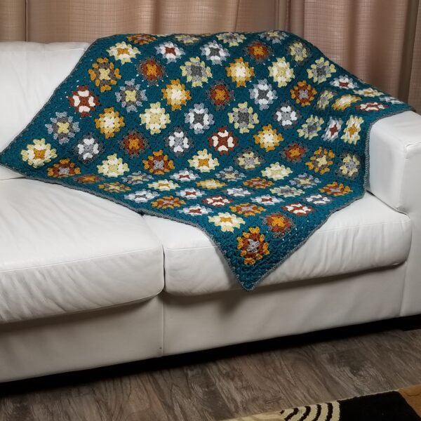 Peacock granny square blanket - Image 5