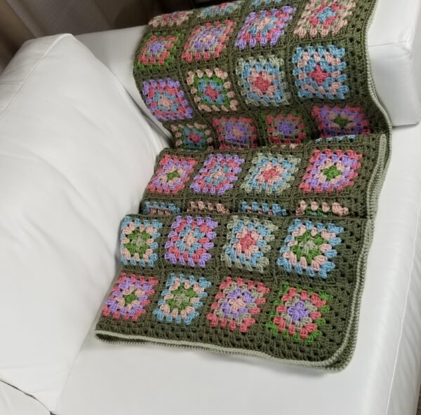 Forest blooms granny square blanket - Image 6