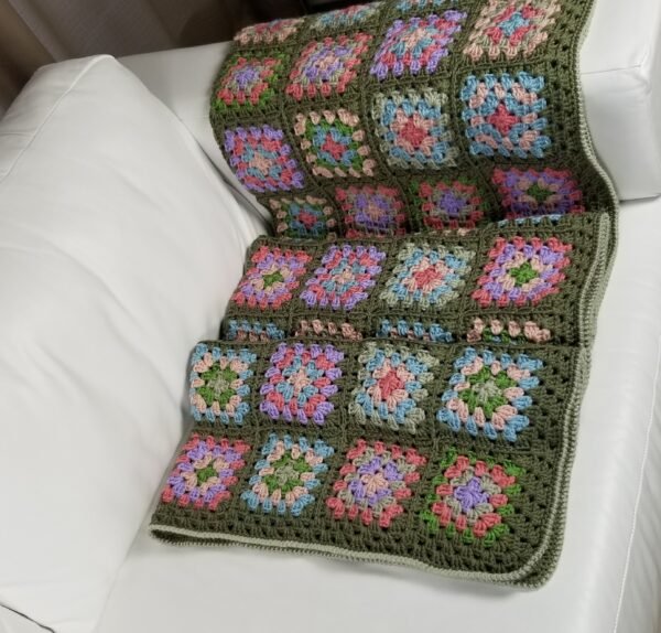 Forest blooms granny square blanket - Image 7