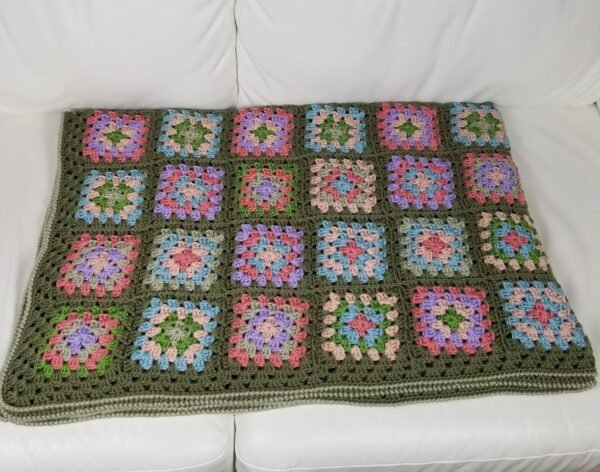 Forest blooms granny square blanket - Image 8